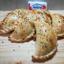 Receta Empanadas De Queso Pimenton Oregano Al Horno Ingredientes 350 Grms De Harina Sin Polvos De Hornear 1 2 Cdta Polvos De Hornear 1 Food Bagel Bread