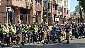 Под офисом президента митингует нацкорпус — пострадали 8 полицейских. L3rl 1oyiroepm