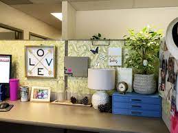 Office Cubicle Decor Lovetoknow Cubicle Decor Office Office Cubical Decor Cubical Decor