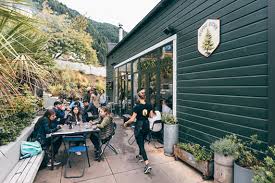 destination guide queenstown law