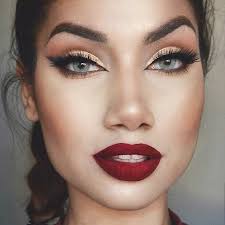 43 Christmas Makeup Ideas To Copy This Season Stayglam Christmas Makeup Look Holiday Makeup Looks Red Lip Makeup