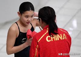 ?6 l+ d9 e) r3 p6 {除了是天才跳水選手，全紅蟬也是孝順女一名。這位廣東姑娘出身於農村，父母都以務農為生，家境清貧，母親之前遇上車禍要住院兩三次，故她年僅14歲，便矢言要努力贏牌. å¤¢ä¹‹éšŠå†ç¾13æ­² é»'é¦¬ ä¸­åœ‹å¥³å­è·³å°åˆ°åº•æœ‰å¤šå°'å¤©æ‰å°'å¥³ Mpé ­æ¢