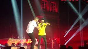 Les amis en exclusivité pour votre plus grand plaisir , grosse vidéo du concert de bigflo et oli au stadium de toulouse! Bigflo Oli Ca Va Trop Vite Lyon Halle Tony Garnier 5 10 18 Youtube