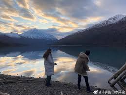 Her father is american, while her mother yan gu is chinese. Liu Haoran åˆ˜æ˜Šç„¶ Updates On Twitter New Photos Of Haoran In Alaska With Chinese American Freestyle Skier Eileen Gu Presumably For Kiehl S Liuhaoran åˆ˜æ˜Šç„¶ Https T Co Mq2lgafaem