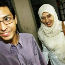 Sementara raja ahmad shahrir tetap menjaga agar profilnya tidak terlalu menonjol. Nurul Izzah Anwar Raja Ahmad Shahrir Iskandar Raja Salim Nurul Izzah Is Married To Raja Ahmad Shahrir Who Works In Corporate Finance 2 They Have A Daughter Named Raja Nur Safiyah Born