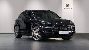 Rengasmelu karkealla pinnalla, tuulen suhinat yli 250 km/h nopeuksissa. 2019 Porsche Cayenne Turbo S E Hybrid Youtube