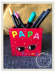 Le principe est le même que celui de la fête des mères : Pot A Crayons Rouge Diy Pot A Crayons Diy Fetes Des Peres Les Petits Loulous Bricoleurs Fete Des Peres Fete Des Peres Diy Pot A Crayon