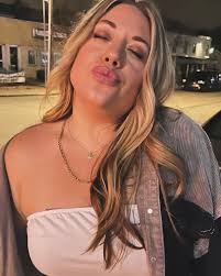 Desirae Woods's Instagram, Twitter & Facebook