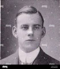 Pot Pourri . KNIGHT BARRY OWEN Born May 9, 1893 Boston, Mass. Present  Residence Vineyard Haven, Mass. Entered Andover 1908 M. I. T. A r X Banjo  Club (3 years) 61