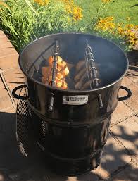 Its movable cooking grate and additional meat hangers let you create your ideal setup, then the unique airflow control system works with the sealed lid to lock in smoky deliciousness for hours. Best Drum Smokers In 2021 Pit Barrel Oklahoma Joe Big Daddy Reviewed