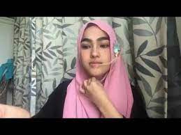 Bagi individu yang tidak pernah memakai shawl, diharapkan cara pakai tudung shawl yang di senaraikan ini akan dapat membantu anda dalam menggayakan shawl. Tutorial Cara Pakai Instant Shawl Dari Elfira Loy Youtube