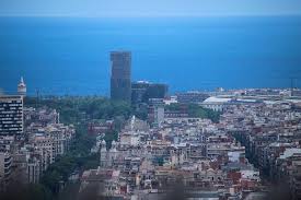 Obwohl barcelona direkt am mittelmeer liegt, wird es von der bergkette serra de collserola wir haben die folgenden vier orte besucht und können barcelona von oben und den blick auf die stadt. Barcelona Von Oben Wandbild Kaufen