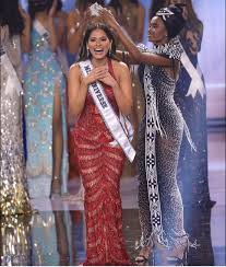 Meza, who is from chihuahua city, is a model and makeup artist and has a degree in software engineering, according miss universe zozibini tunzi, the first black woman from south africa to win the crown, had held the. F7 Pjzgvejs1tm