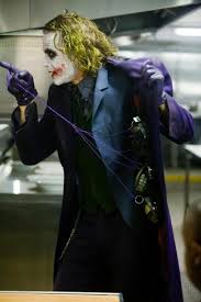 Heath Ledger Por Tras Das Cenas De Batmam 50 Fotos Taberna Do Zezim Mas quando elas estão desligadas, os atores têm o direito de se divertir entre os colegas, né? heath ledger por tras das cenas de