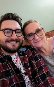 Melanie Manser's Instagram, Twitter & Facebook