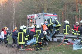 Ich finde dänemark hat sicherlich eine interessante mannschaft dieses jahr. B97 Zwischen Hoyerswerda Und Bernsdorf Nach Unfall Funf Stunden Gesperrt Mdr Sachsen Scoopnest