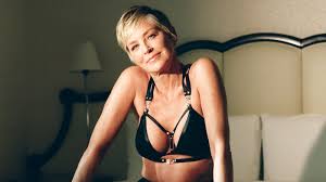 Шэ́рон вонн сто́ун — американская актриса, продюсер и бывшая модель. You Won T Look Like Sharon Stone At 59 The New York Times