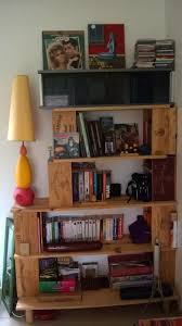 Diy Bibliotheque En Planches De Bois Et Caisses A Vin L Atelier De La Malie Caisse A Vin Plancher Bois Diy Bibliotheque