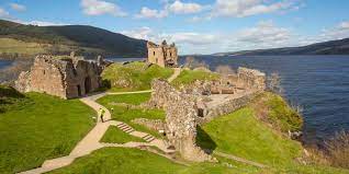 Loch ness is part of the great glen or glen mor in gaelic, a scar like fault line which runs over 60 (1) there is more water in loch ness than all the other lakes in england, scotland and wales put. Loch Ness Reisefuhrer Schottland Dfds