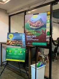 Tengok je hairul azreen dan mira filzah, admin dah confirm yang video raya ni akan meletop! Burger A Im So Satisfied With The Taste Enjoyed Eating Burgers In The Car With My Friends Due Picture Of Myburgerlab Petaling Jaya Tripadvisor