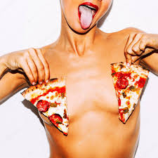 Gıda porn. Pizza sever. Seksi oyuncu Bayan. En az moda sanat — Stok Foto ©  Porechenskaya 179279564
