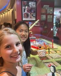 Roslyn Gary's Instagram, Twitter & Facebook