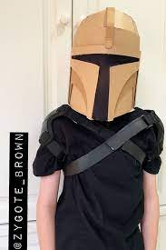 Diy Cardboard Bounty Hunter Helmet Diy Costumes Kids Hunter Costume Star Wars Halloween