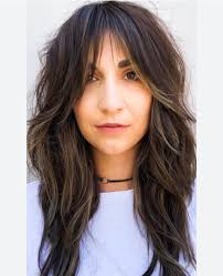 I read that a good female short haircut should be done with a razor. I'm  planning for my next hair cut. These questions are for local hair stylists.  Is this true? And