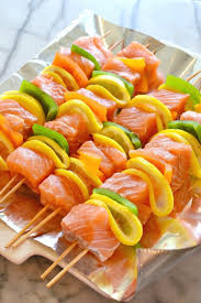 Saumon En Brochettes Decouvrez Cette Recette Gourmande Et Keto Ideale Pour Un Barbecue Pour Des Idees De Rec Recette Gourmande Recettes De Cuisine Recette