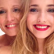 Aux manettes de l'adaptation de la sitcom québécoise un gars, une fille créée par l'humoriste guy a. Alexandra Lamy Son Regret De Maman Femme Actuelle Le Mag