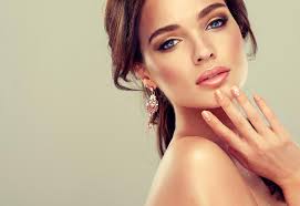 Most brides want to look polished on the big day, so makeup artists might assume that you. How To Apply Makeup For A Wedding Guest 8 Steps