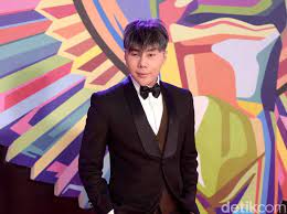 Roy kiyoshi pun sempat membuat sebuah konten ramalan mengenai tahun 2021 di channel youtube pribadinya. Banyak Ditanya Roy Kiyoshi Akhirnya Ungkap Agama Yang Dianutnya