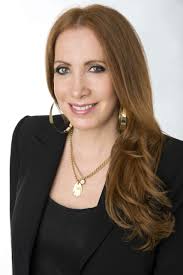 Cara Lewis's Instagram, Twitter & Facebook