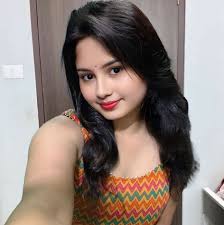 White saree magic. 🤍" #viral