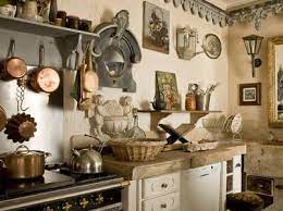 Un Melange Incredibile Di Mobili Oggetti Complementi E Fantasie Per Ritrova Cucina Country Francese Decorazione In Stile Francese Di Campagna Cucine Francesi