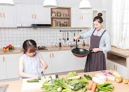 Krna dapur lah tempat yang sring dgunakn untuk orang yang ingin memasak atau membuat makanan. Ibu Dan Anak Memasak Di Dapur Gambar Unduh Gratis Imej 501014160 Format Jpg My Lovepik Com