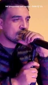 No preguntes con quién