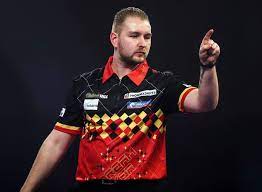 Dimitri is fantastisch bezig en smijt. Van Den Bergh Maakt Indruk Tegen Dartsveteraan Lim Darts Ad Nl