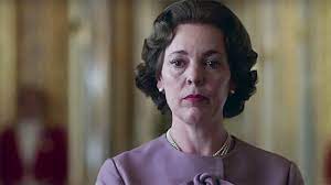 The crowning.the queen sitting in king edward's chair, the archbishop, assisted with other bishops, come from the altar: Olivia Colman Reine Vieillissante Dans Le Trailer De La Saison 3 De The Crown Premiere Fr