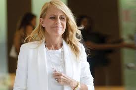 Pandemias cruzadas en chile cecilia bolocco apoyó la creación de una nueva constitución para chile, se refirió al cáncer cerebral. Cecilia Bolocco La Nacion