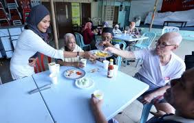 Padahal kita sudah memiliki calon sendiri sebenarnya ada banyak contoh dimana orang tua terkadang bersikap tidak sesuai dengan kemauan anaknya. Berkebun Jadi Terapi Warga Tua Penghuni Pusat Al Fikrah