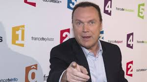 Dans le cadre de la programmation spéciale en l'honneur de la 90e cérémonie des oscars, le 4 mars prochain, la deux vous propose de retrouver l'acteur américain dans le superbe. Decouvrez Quelle Star Americaine Est Le Sosie De Julien Lepers