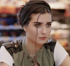 Asksin Sen Tubabustun Official Tubabuyukustun Bestactress Kosulsuzsevgi Elifdenizer Tubabuyukustun Sac Stilleri Guzellik Kizlar Unluler