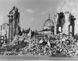 In addition, a twisted and burned cross that once sat atop the dome has been placed next to the alter as a remembrance of the past. How People Rebuilt After The Horrific Firebombing Of Dresden