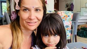El hombre la amenazó por redes sociales e incluso llegó a visitarla a su casa para acosarla. Hija Menor De Savka Pollak Sufrio Accidente Domestico Y Debio Ser Operada Tengo Mucha Pena Meganoticias
