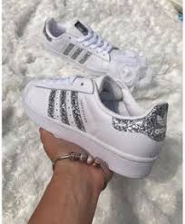 Berühmt für die drei streifen, bestellen sie ihr paar adidas schuhe online mit dem schnellsten versand service. Damen Adidas Superstar Glitzer Cheap Online