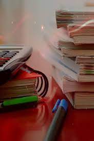 اختبارات خلفيات كتب وأقلام