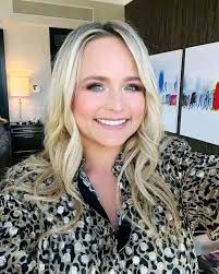 I Miranda Lambert promise to love you from the very depth of my heart If I  can get Hi from you🥰❣️