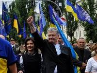 Якщо порошенко справді заявив, що інцидент з зеленкою був спробою зупинити волонтерів та ветеранів, то це дуже дурна заява, навіть якось ніяково за порошенка. 0ptwokzwm1cwym