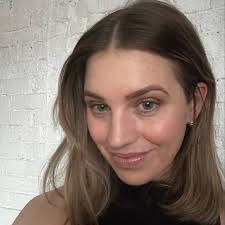 Kimberly Pollak's Instagram, Twitter & Facebook